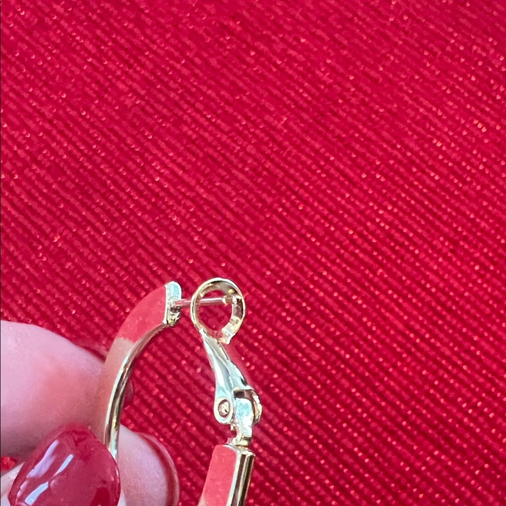 Elegant Gold Hoop Earrings - Picture 3 of 3